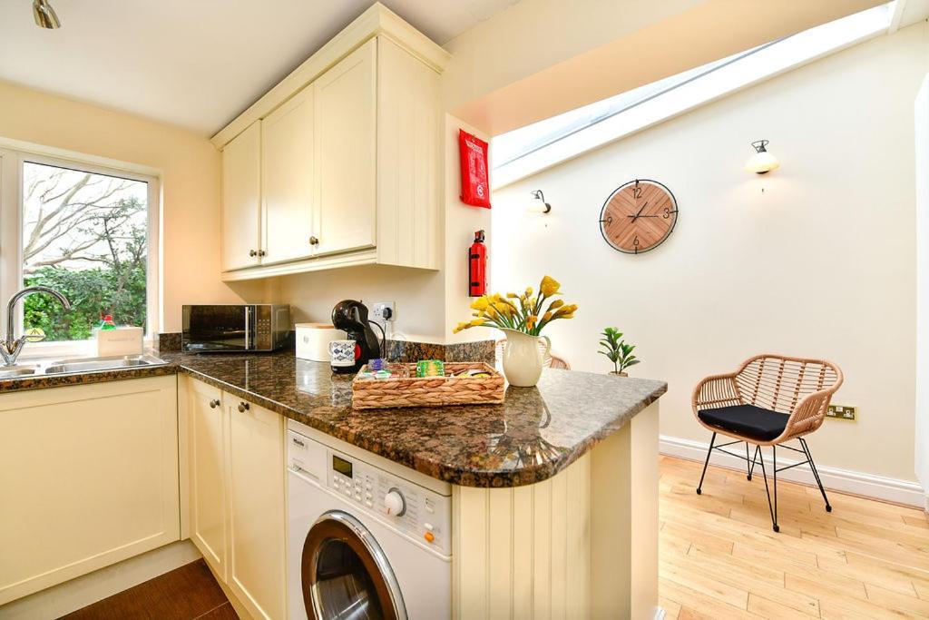 Just Stay Wales - Castle Square Cottage, Mumbles Eksteriør billede